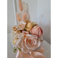 Koszyk wielkanocny na święconkę udekorowany kwiatami Morelowy Koszyczek